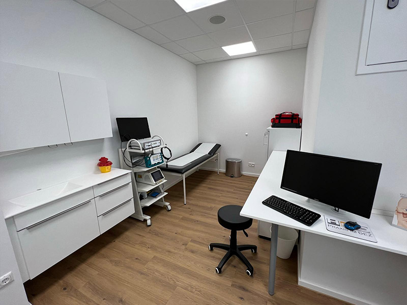 Behandlungszimmer der HNO Praxis im DEZ, Regensburg